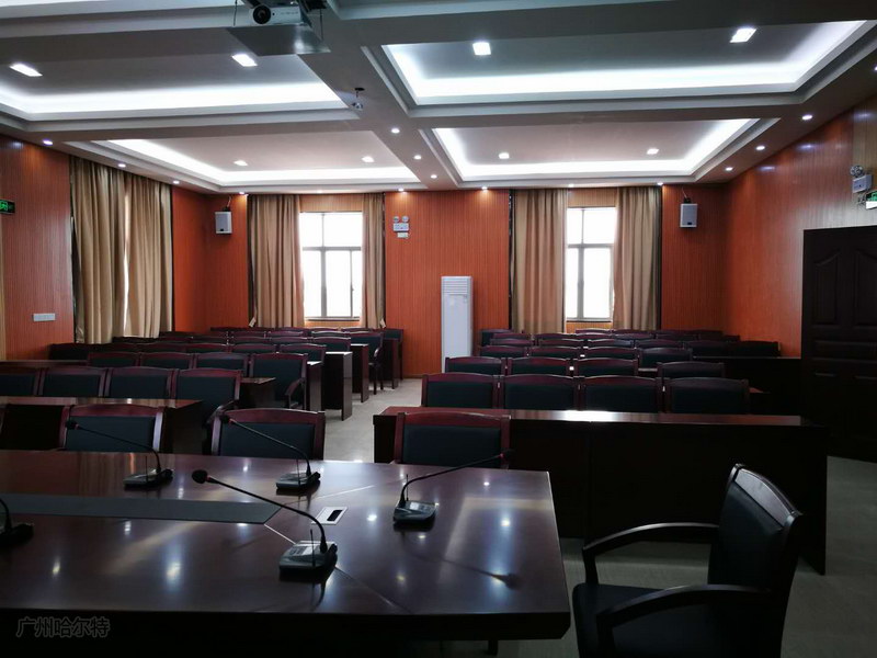 某政府多功能会议室