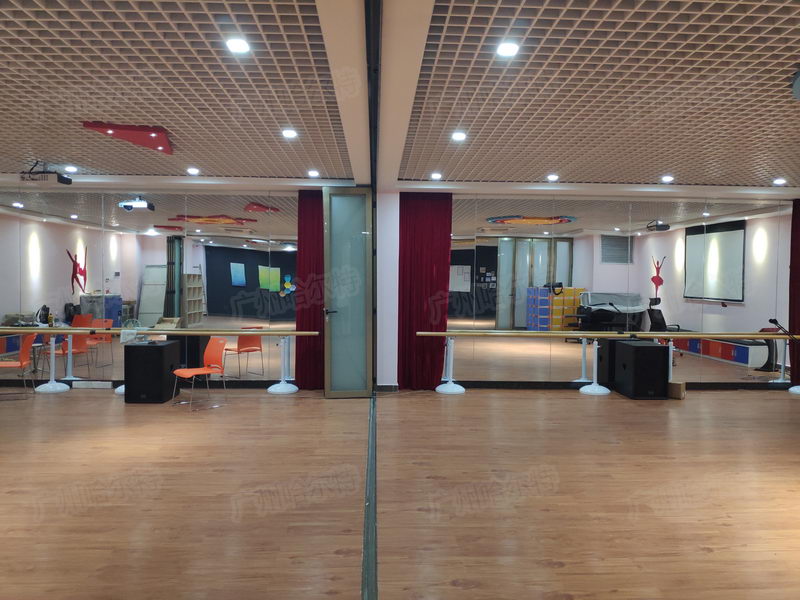  广州某学校多功能会议室